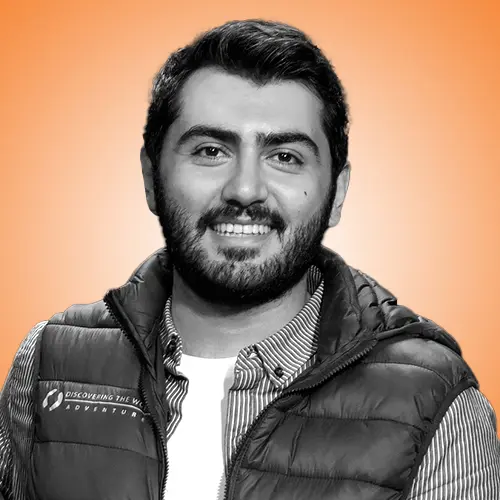 پویا پاک نژاد